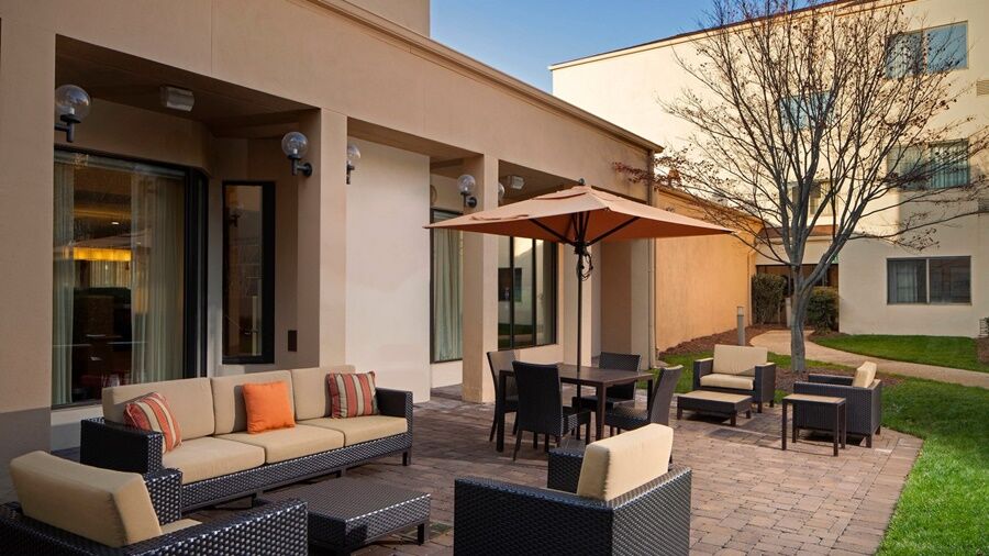 Courtyard Charlotte Arrowood Hotel Buitenkant foto